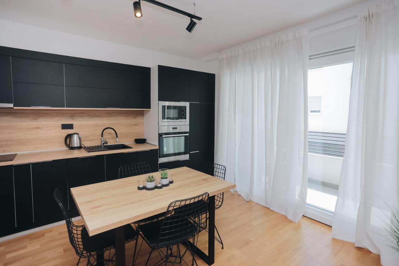 Apartman Tema Apartment Podstrana Luaran gambar